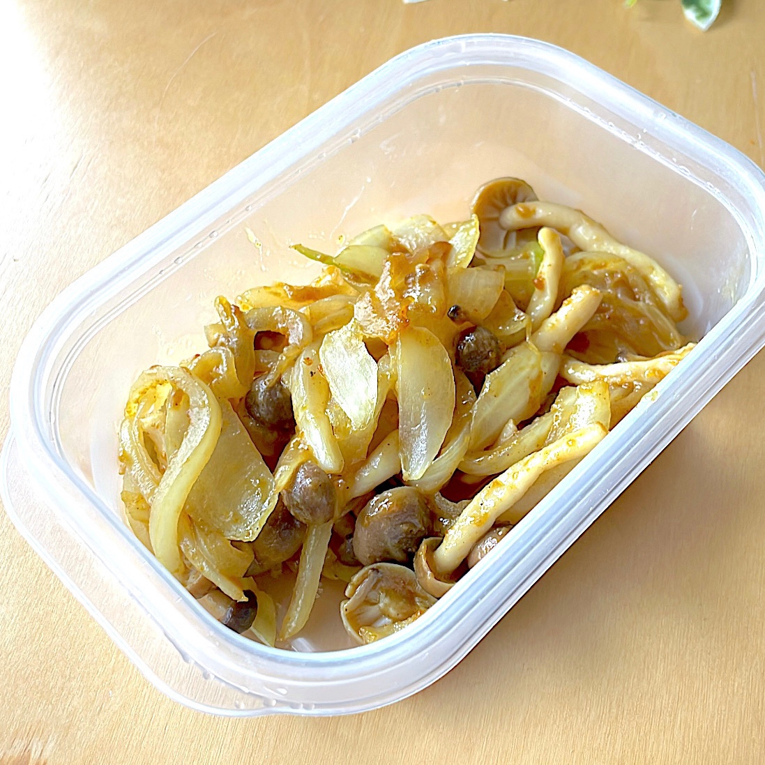 すべて1/2！常備菜に☆きのこと玉ねぎのカレー炒め