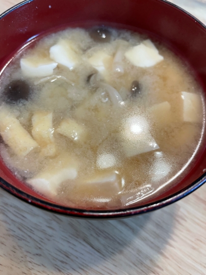 コレステロール対策☆しめじと豆腐の味噌汁