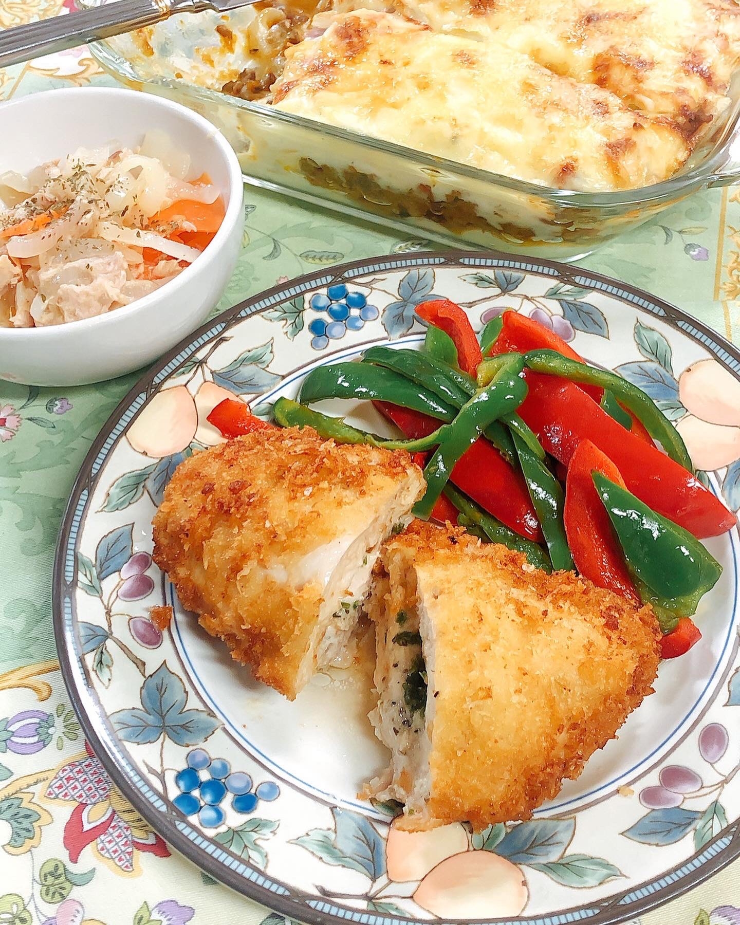 チキンキエフ パセリバター詰めチキンカツレツ レシピ 作り方 By Minami 家族ごはん 楽天レシピ