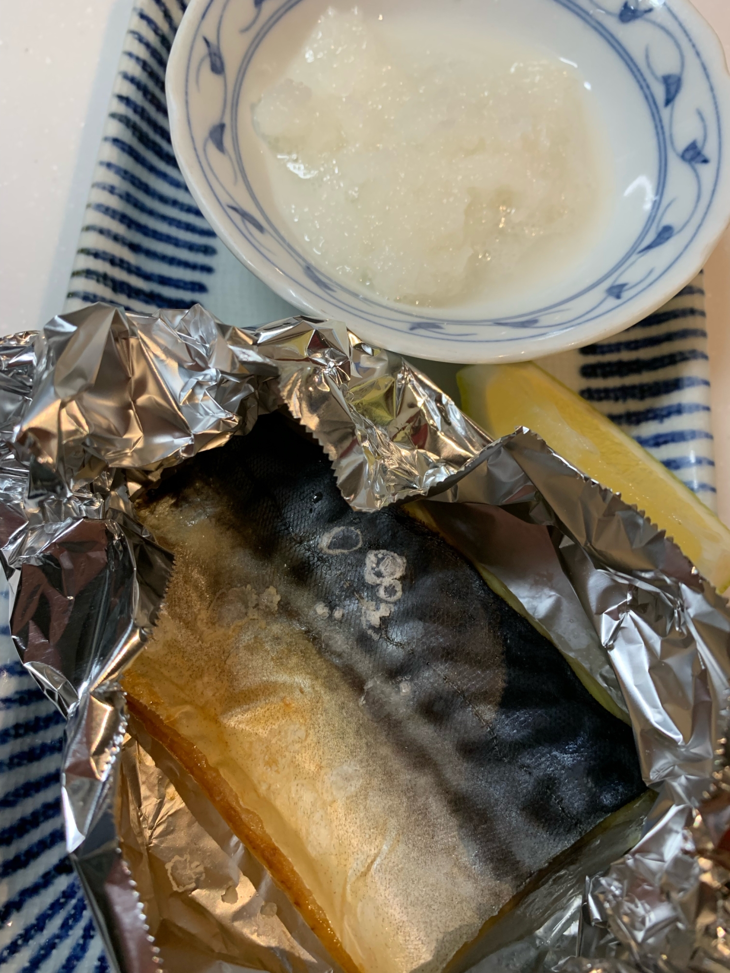 骨取りサバの塩焼き 大根おろしとレモンを添えて