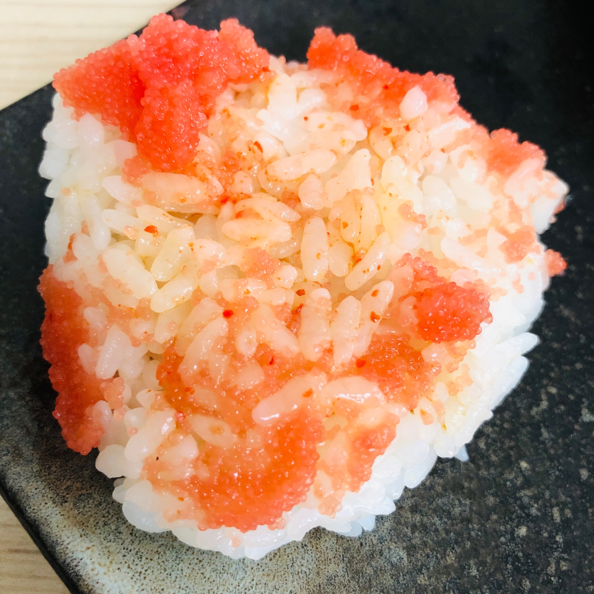 たまごとカマンベールの明太子醤油にぎり