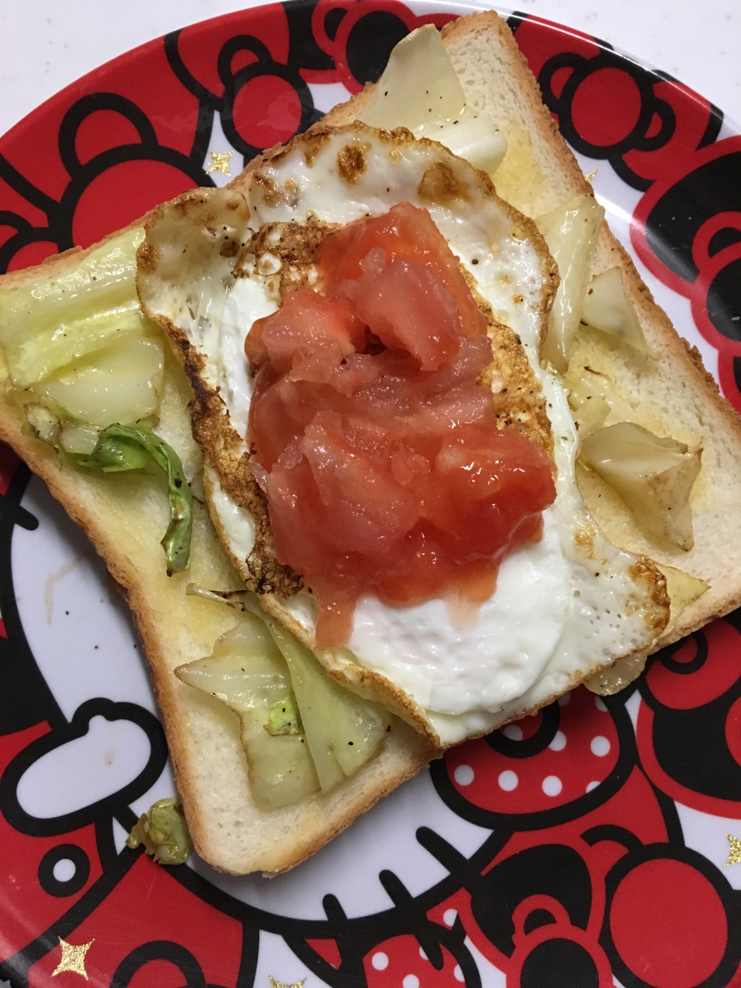 カレー味キャベツに目玉焼き&トマトのトースト☆