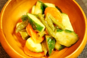 夏野菜で簡単、インドネシアのガドガド風サラダ
