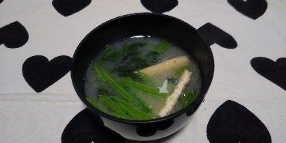 じゃがいもとほうれん草と油揚げの味噌汁