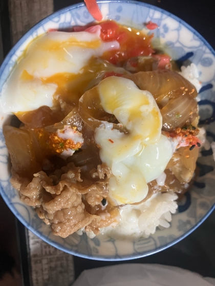 つゆだくで食べたい❗️オン・ザ・とろっと温玉☆牛丼