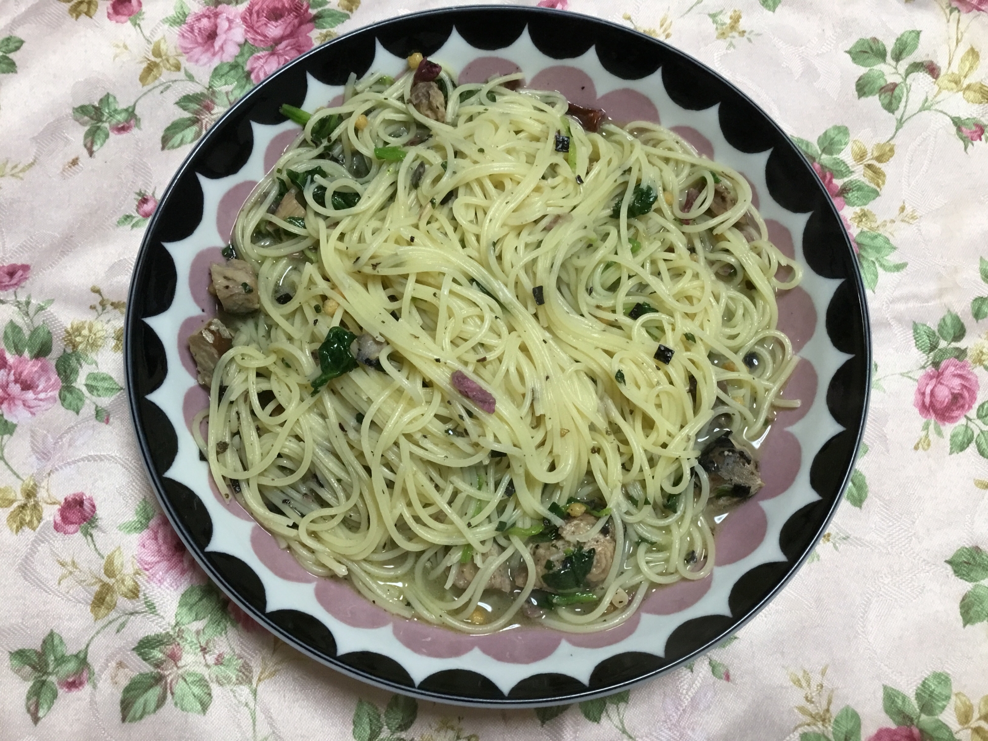 サバ缶とほうれん草と柴漬けパスタ