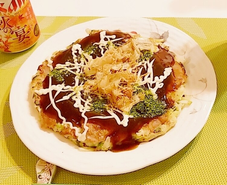 水で溶くだけで簡単に美味しい関西風お好み焼きの生地ができます フリーズドライの山芋をたっぷりと使う事で 食感も良く 生産国 日本 しっとりしながらもふんわりとしたハリのある焼き上がりになります 内容量