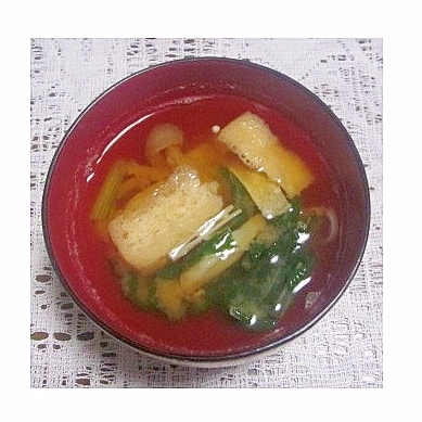 ほうれん草・しめじ・油揚げの味噌汁（昆布だし）