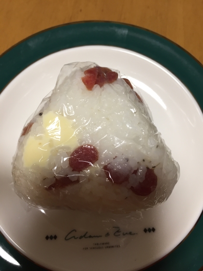 サラミとチーズのおにぎり