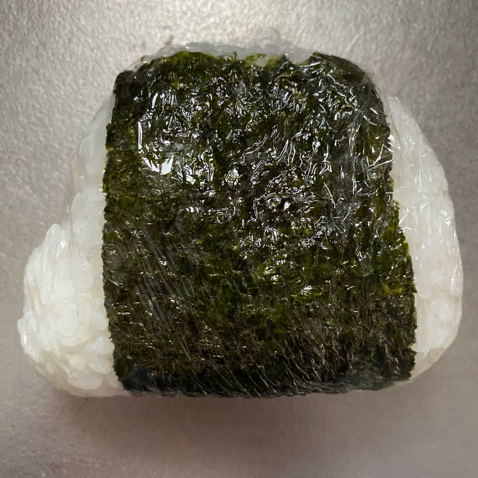 海苔巻きおにぎり(キムチと焼き鯖)