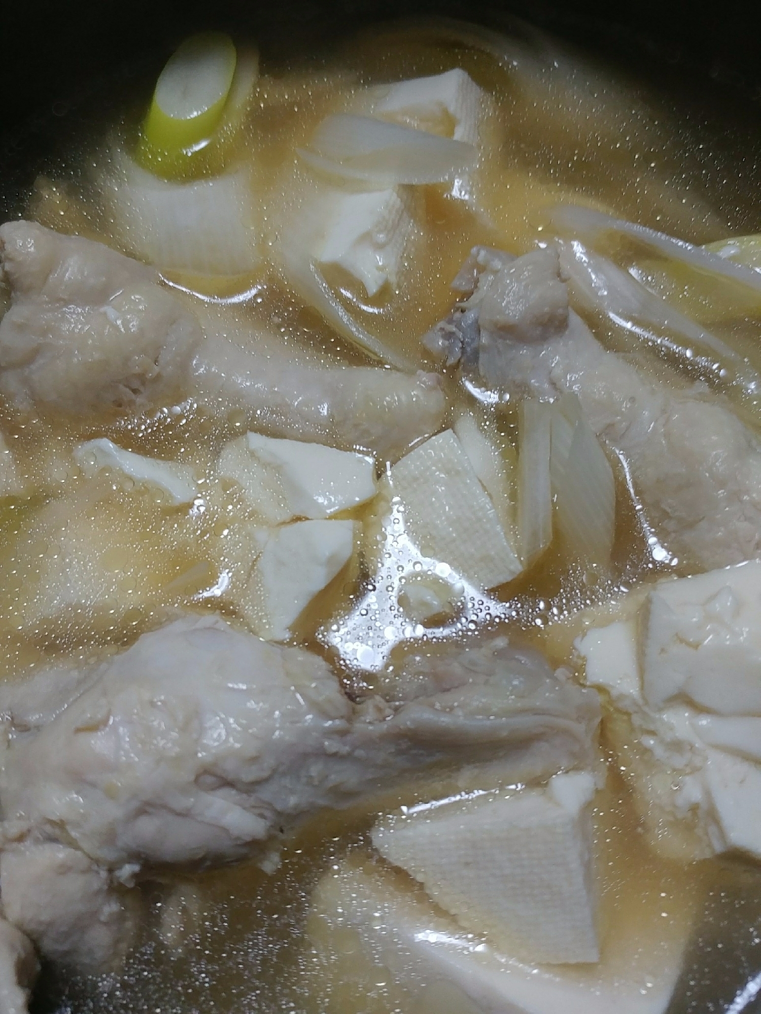 白ネギ　手羽元　豆腐のスープ