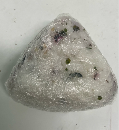 わかめご飯で明太子おにぎり
