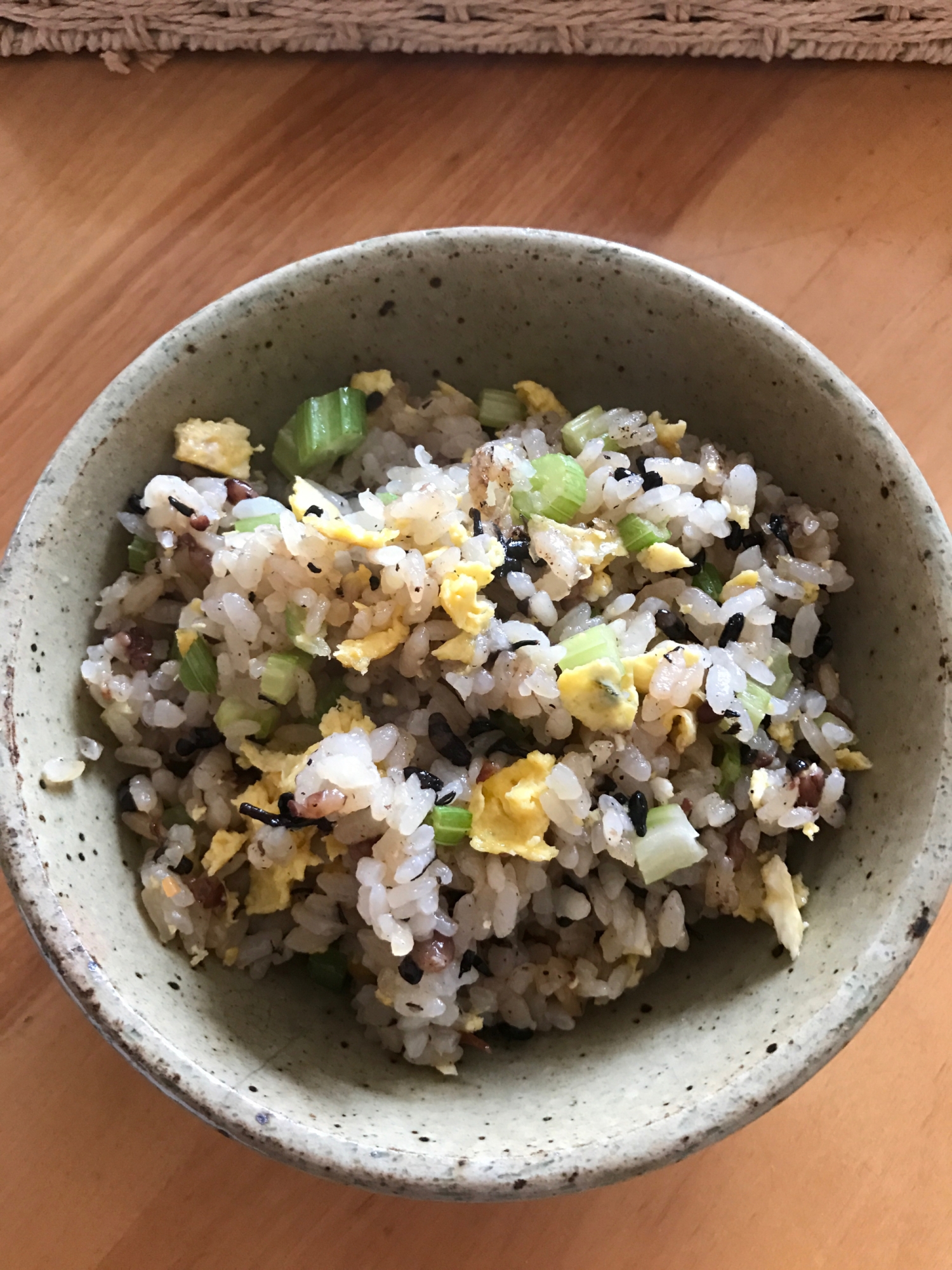 ひじきごはんでセロリのチャーハン