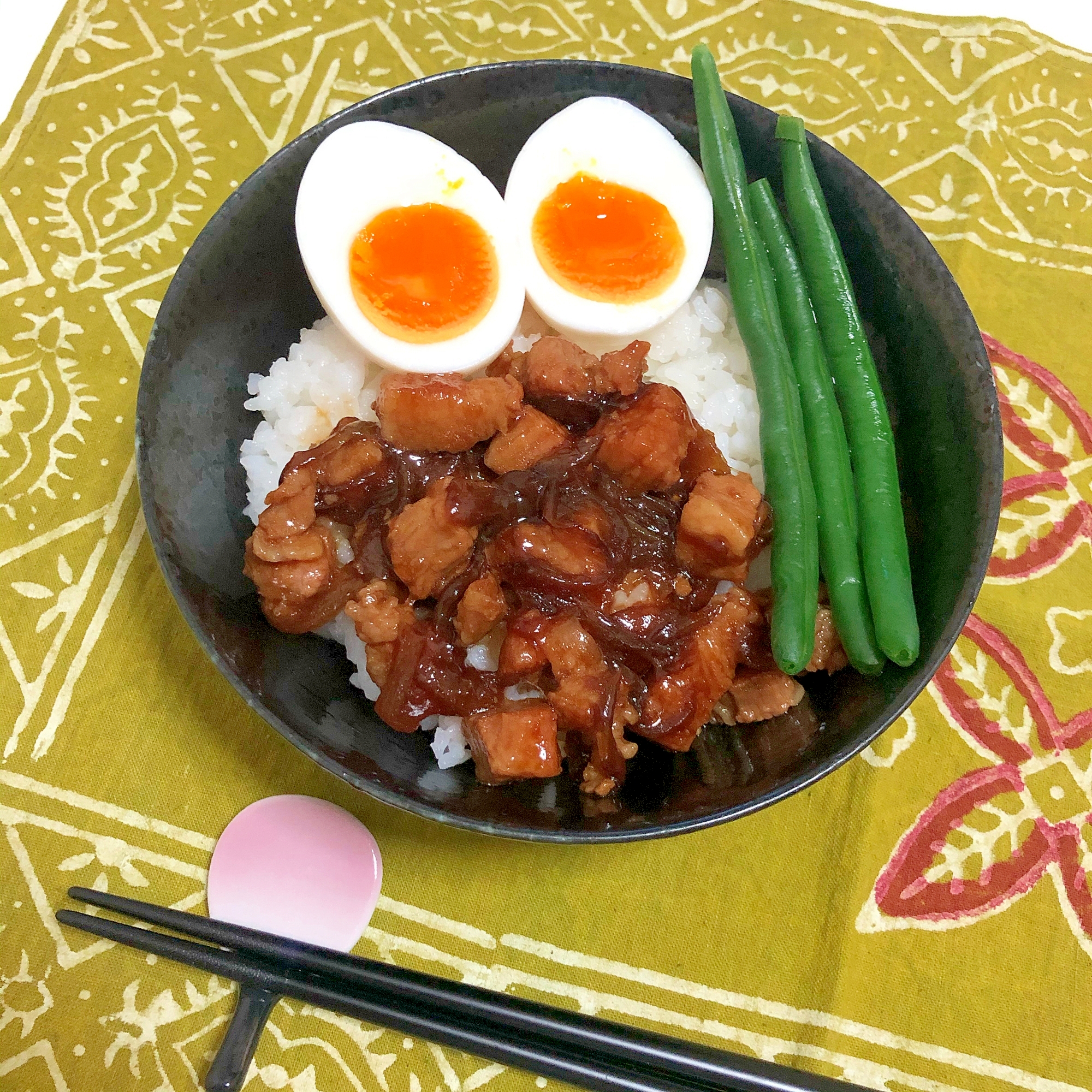 ご飯が進む　豚バラ煮込み丼♪