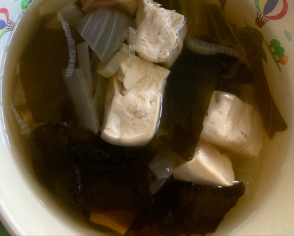 豆腐とワカメのすまし汁