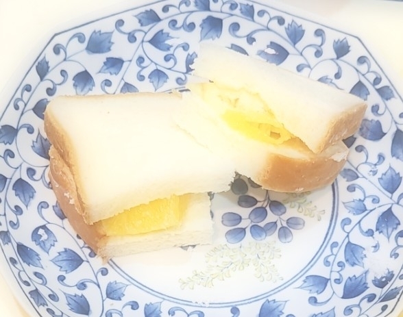 シュガーペーストとオレンジのフルーツサンド