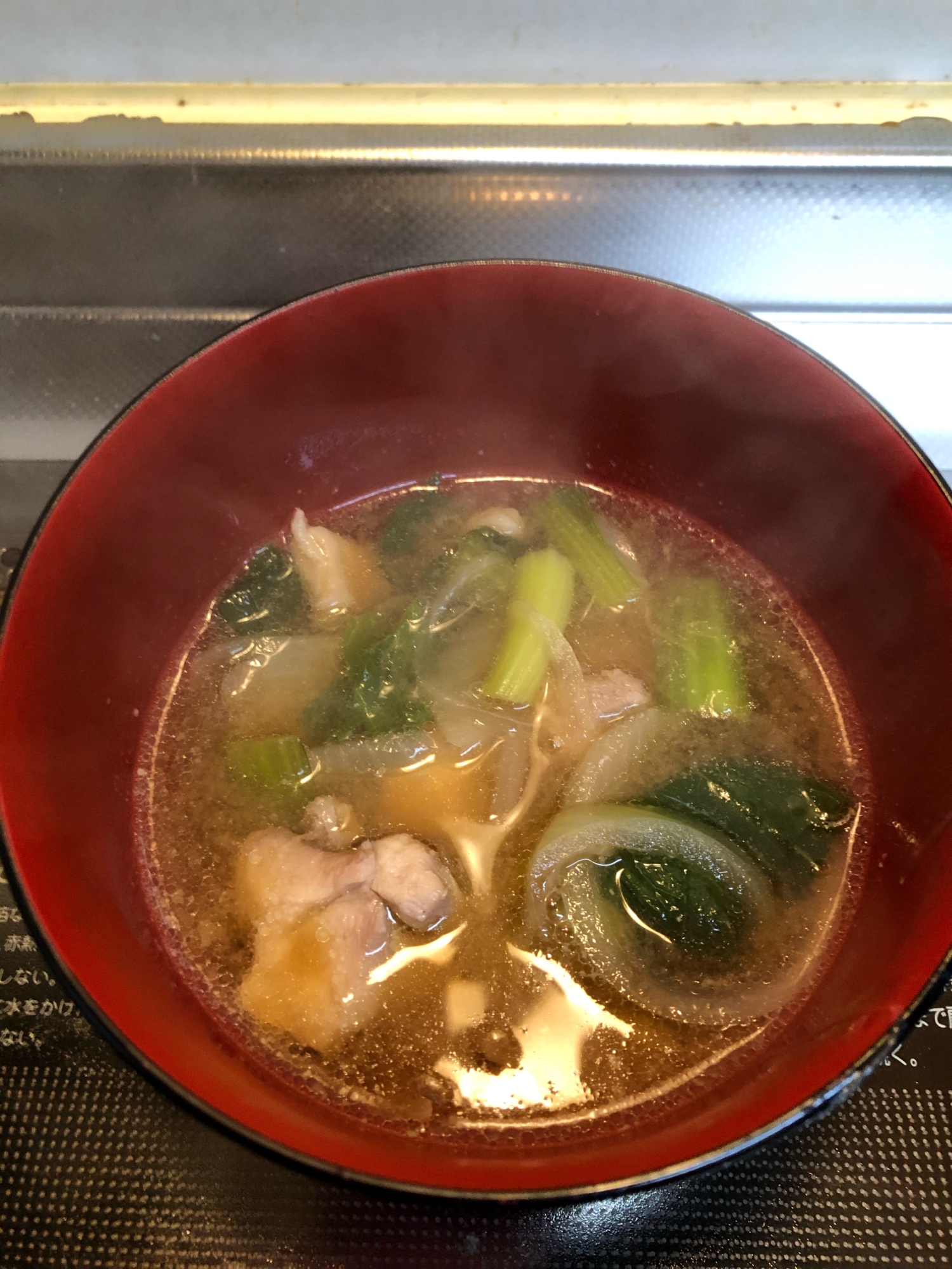 鶏肉の旨味♪ヘルシー♪鶏肉と小松菜の鶏汁^_^