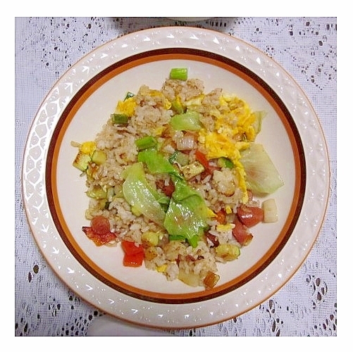 炒飯（レタス・赤パプリカ・長ネギ・ウインナー・卵）