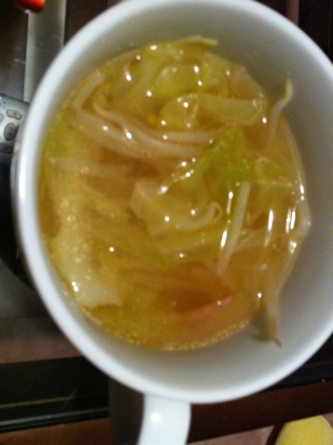 キャベツとモヤシの生姜スープ