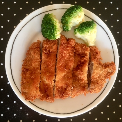 こんにちは☆専門店風に惹かれて作りました♪豚肉をお湯で洗ってからトンカツは初めてです！
いつもより美味しく仕上がりましたヽ(・∀・)✨次回もお肉はお湯洗いします