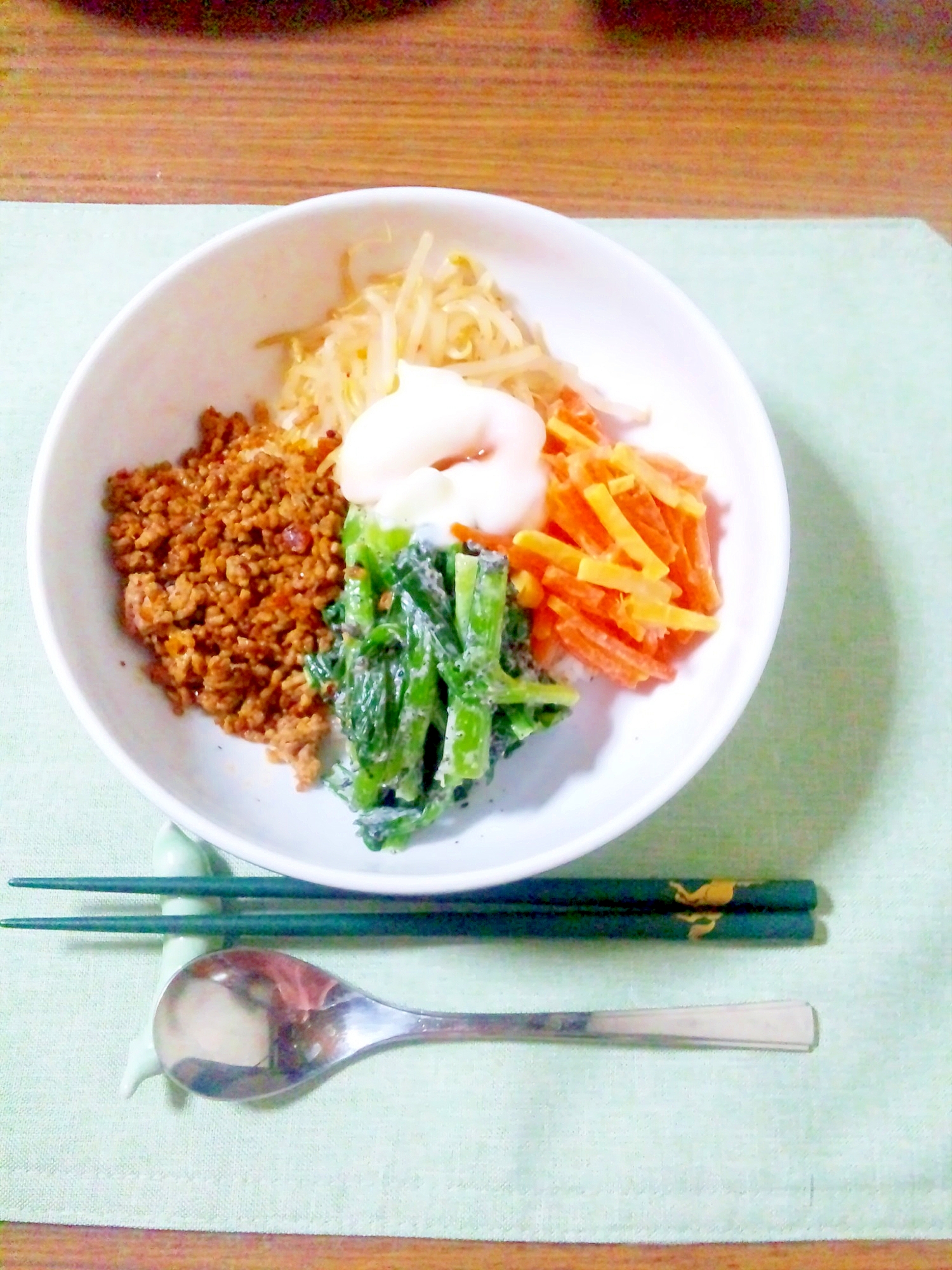ヨウサマの『タニタ式』ダイエット食　変りビビンバ丼