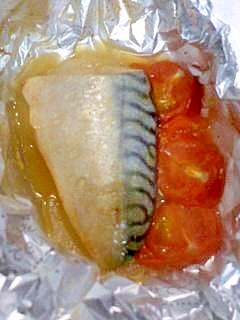 さばとトマトのホイル焼き