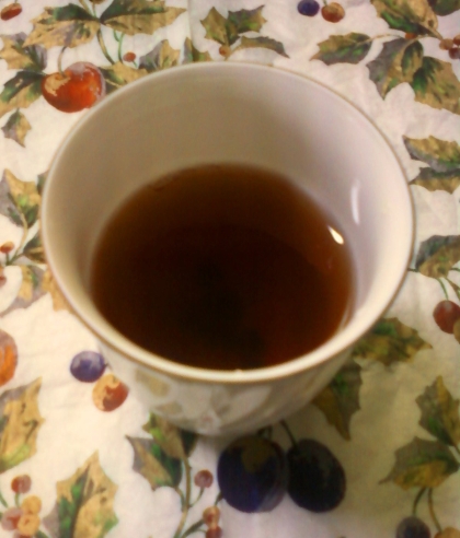 ほうじ茶に梅ジュースがとっても合いますね❤今の時季にはとても魅力的な飲み物ですね。ご馳走様です☆今度は夫の分も作ってみますが梅酒になりそう…＾＾；