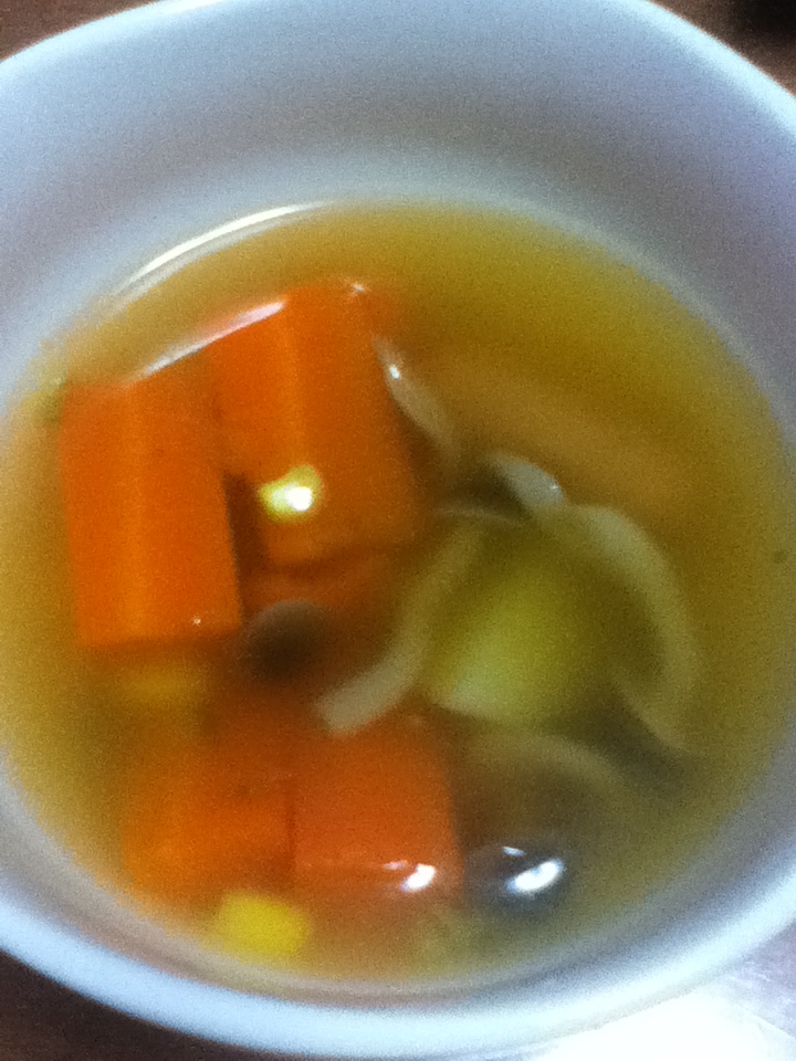 離乳食  ジャガイモとニンジンのコンソメスープ