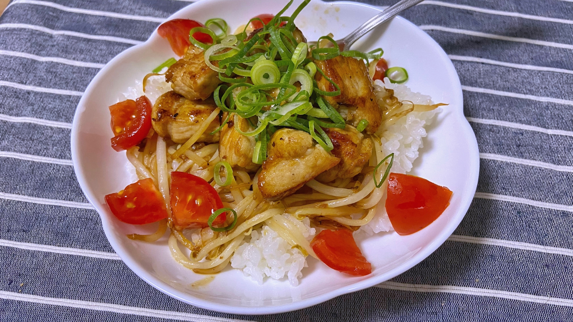 鉄板焼き風味チキン丼