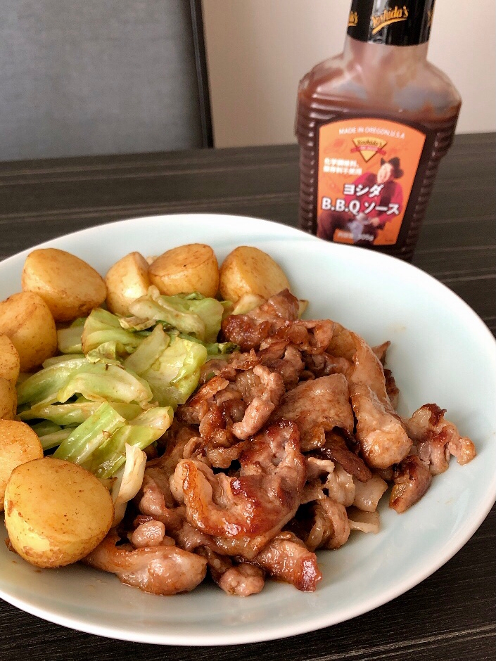 アウトドア☆豚肉切り落としでヨシダBBQソース焼き