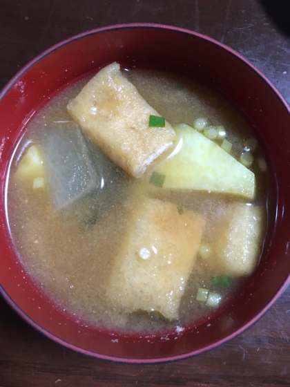 さつま芋・油揚げ・わかめの味噌汁