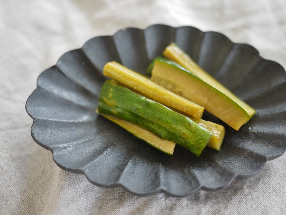 保存袋でもむだけ!キュウリのピリ辛即席漬け