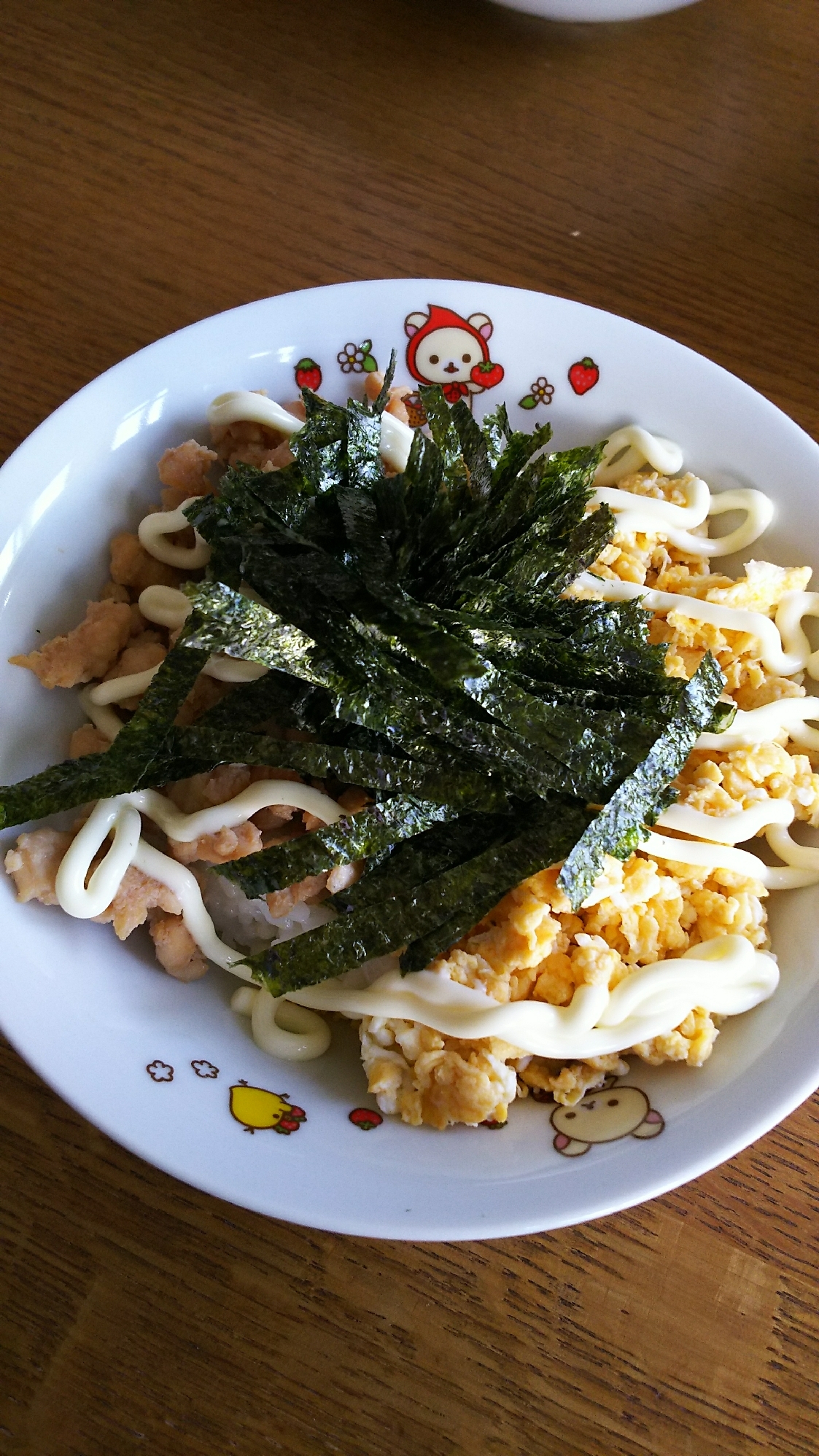 鶏そぼろと炒り卵の海苔マヨ丼