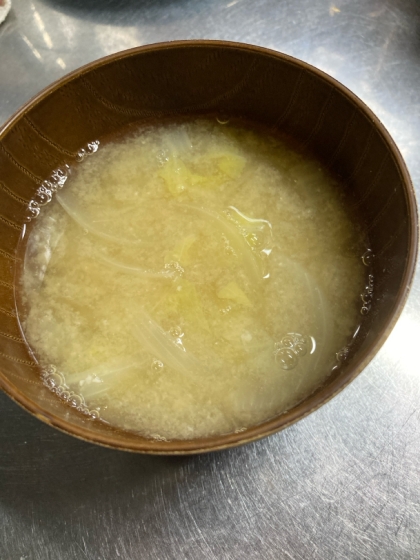 玉ねぎと豆腐と白菜の味噌汁