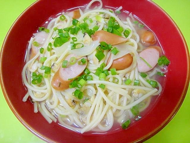 ウインナーとあさりのスープパスタ