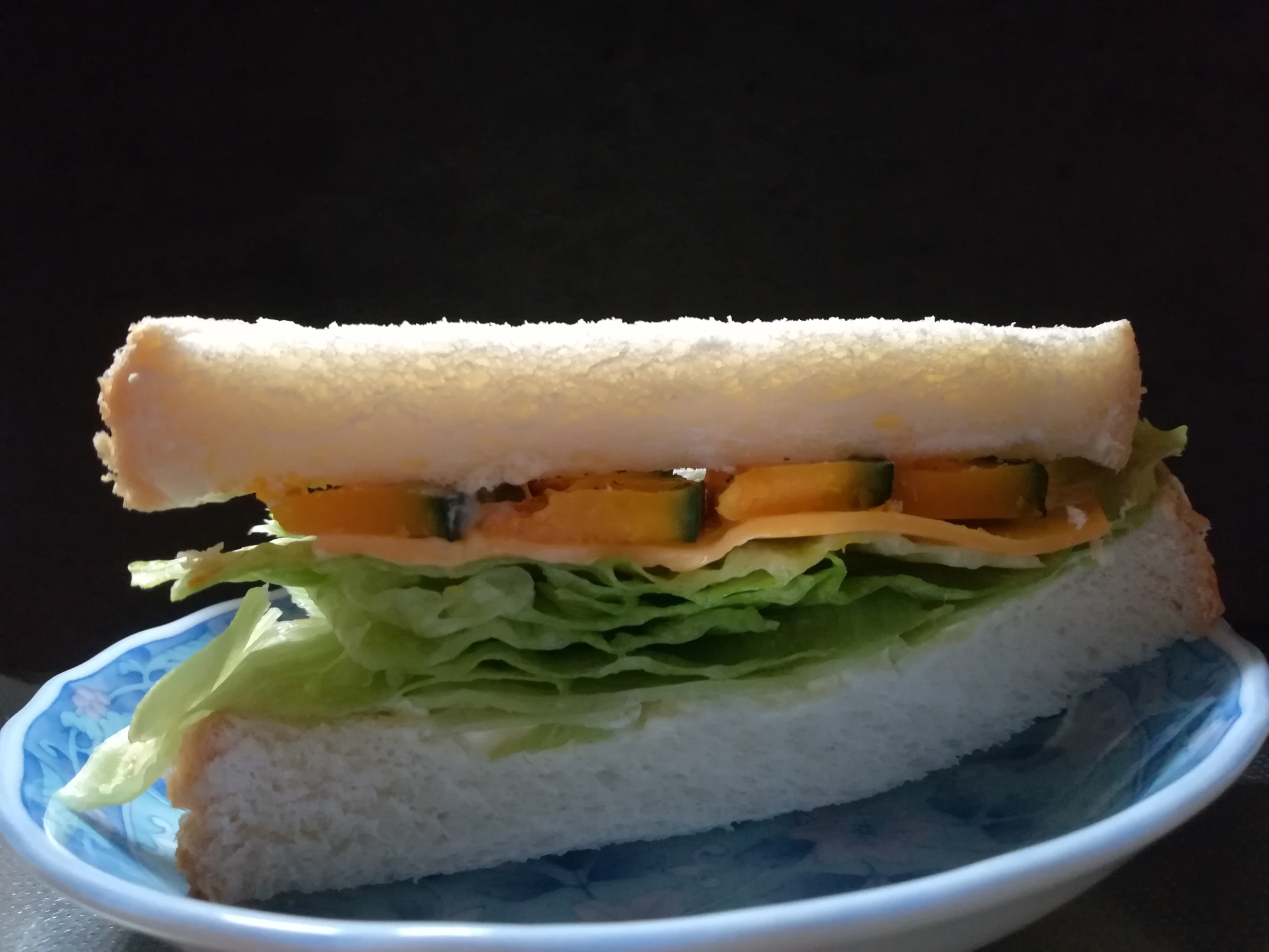 レタスとかぼちゃのボリューム◎サンドイッチ