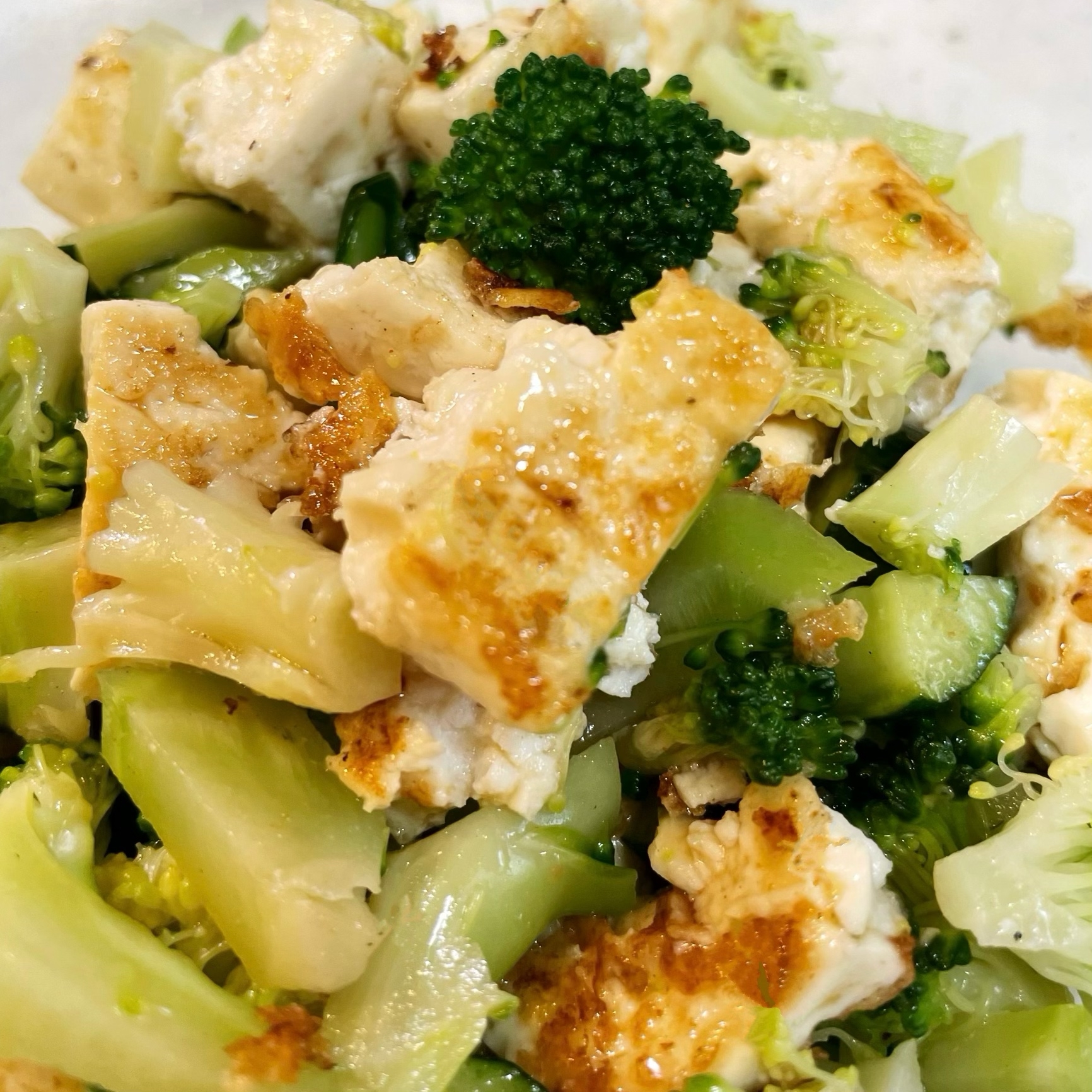 カリカリ豆腐とブロッコリー・きゅうりのサラダ
