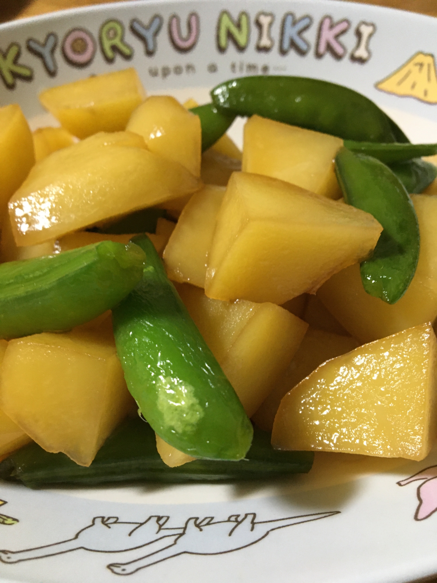 新じゃがいもとスナップえんどうの煮物