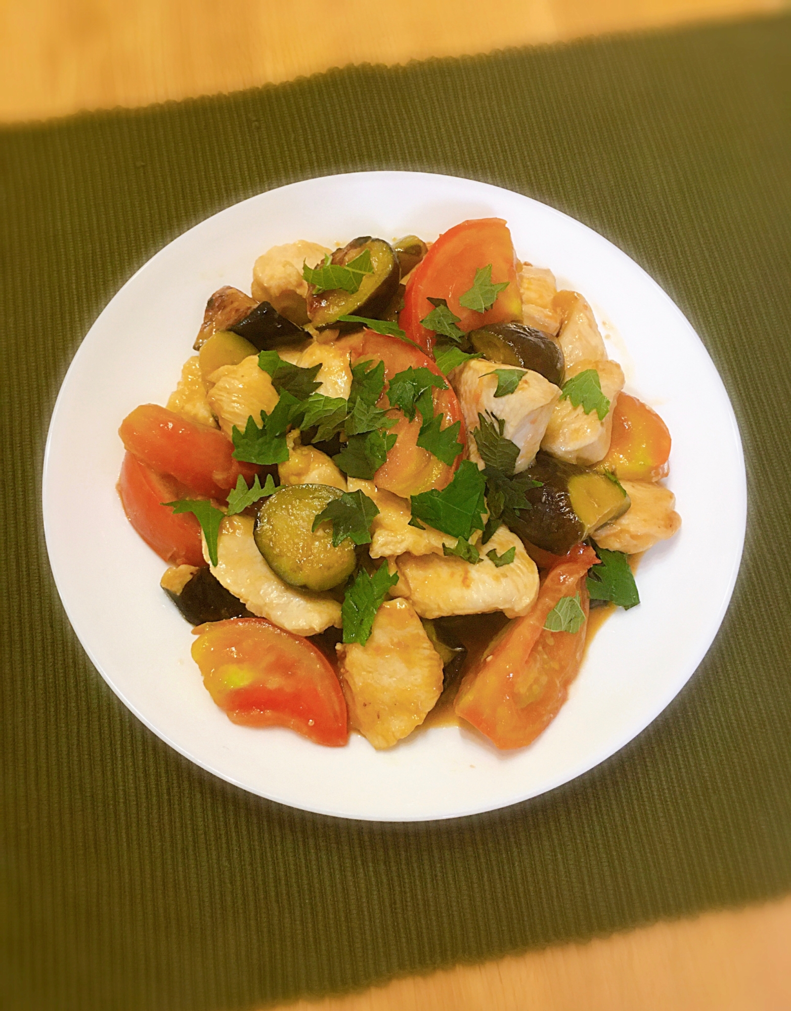 茄子とトマトと鶏肉の炒め物♪