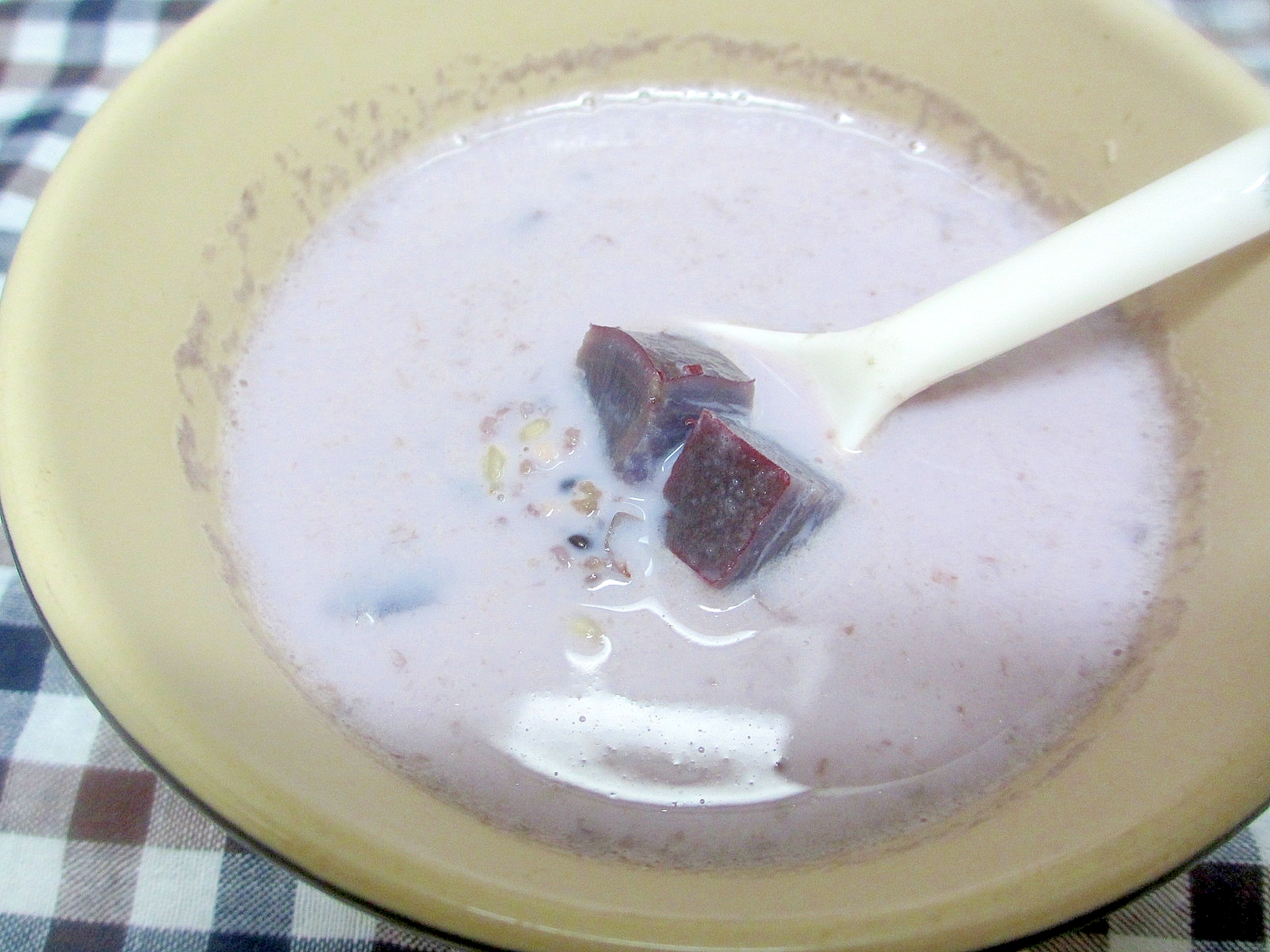 紫芋と雑穀のミルク汁粉