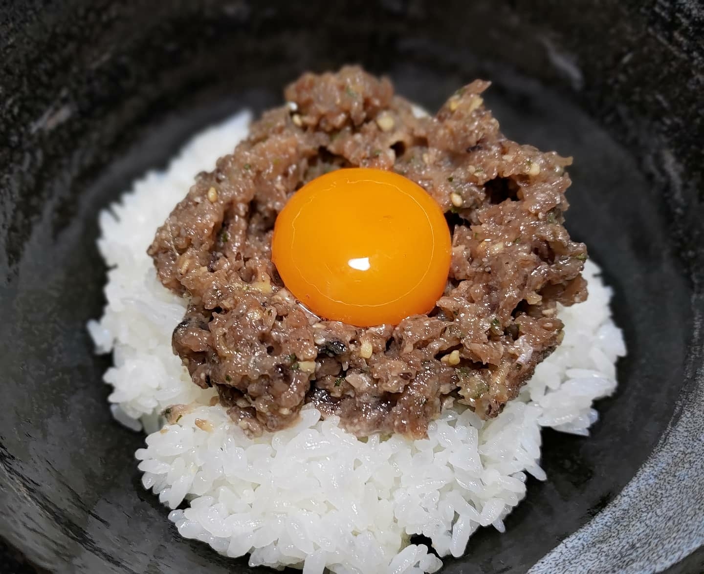 カツオのなめろうユッケ丼