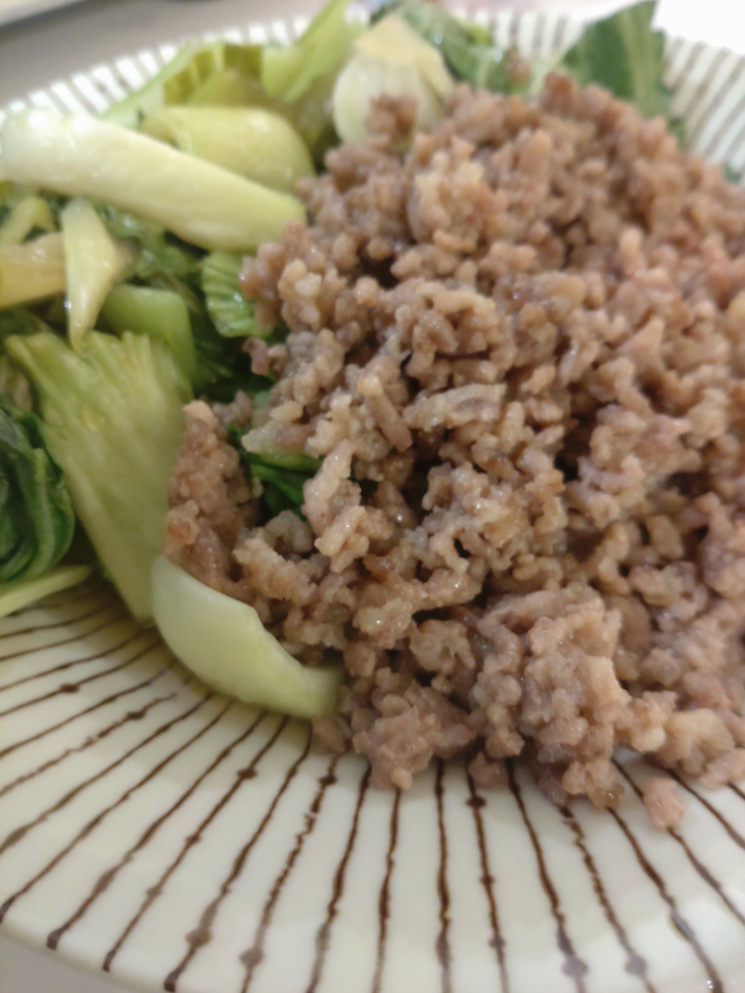 ご飯が進む♡チンゲン菜と豚ミンチの炒めもの