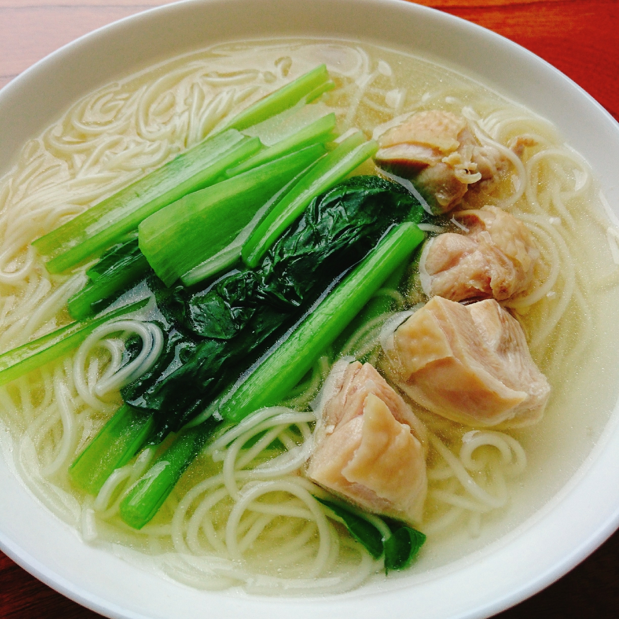 鶏もも肉と小松菜の白だしにゅうめん