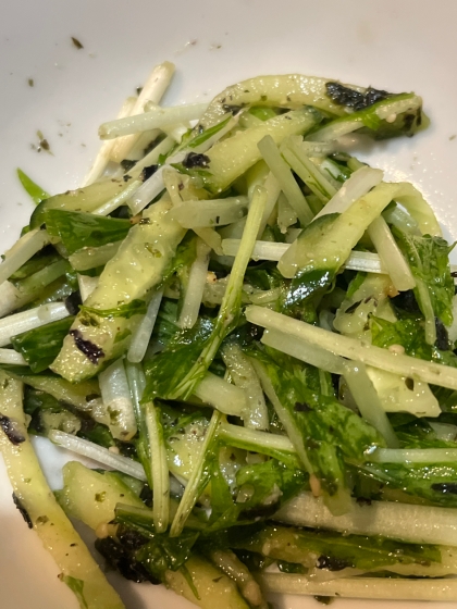 超簡単！ごま油香る♪水菜とキュウリのサラダ