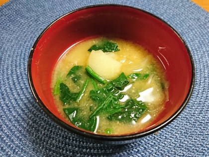 じゃがいもとほうれん草のお味噌汁