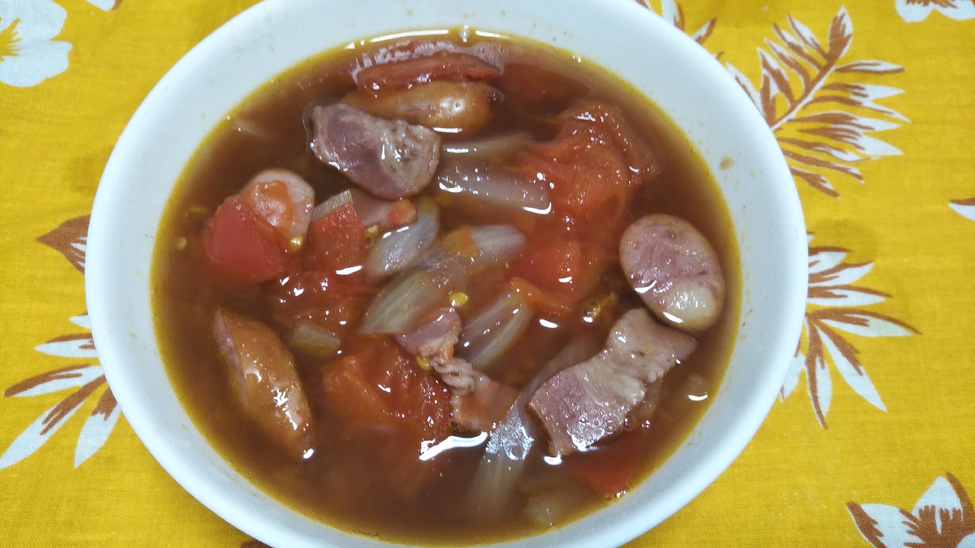 ベーコンとウインナーとトマトと玉ねぎのワイン煮☆