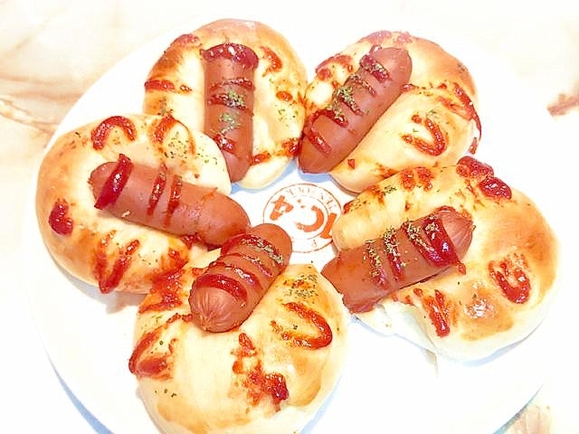 手ごねで作る!ソーセージの総菜パン♪