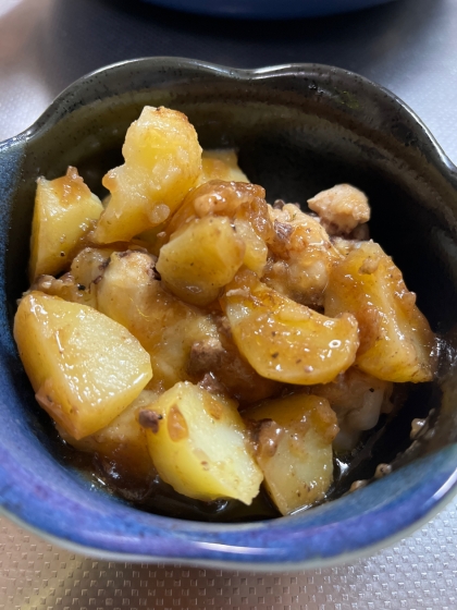 骨付きの鶏肉でつくりました。
じゃがいもに味が染み込むように、じゃがいもを少し小さめに切りました。
ありがとうございました(^^)