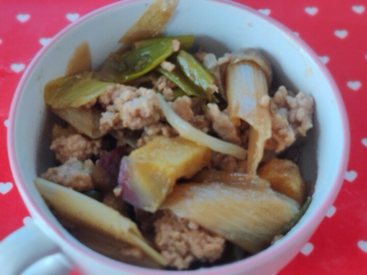 超簡単!ネギ、さつまいもと豚ミンチ煮込み