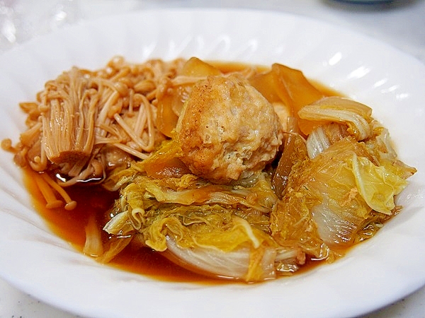 白菜と鶏団子の煮物